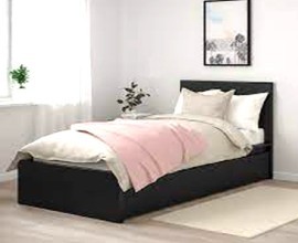 Kvalitní, zánovní postel s roštem + zdravotní matrací